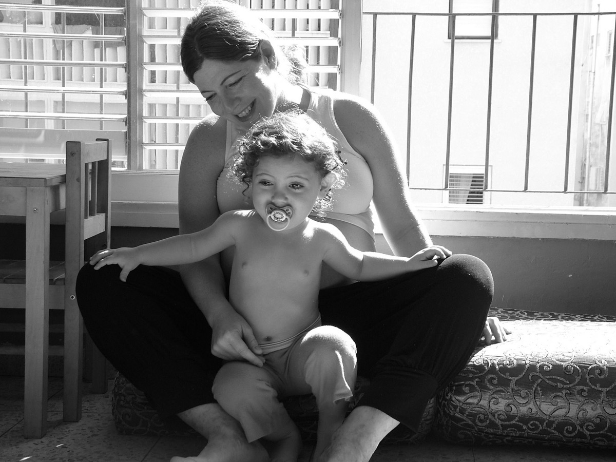 נועה תינוקת עם אמא