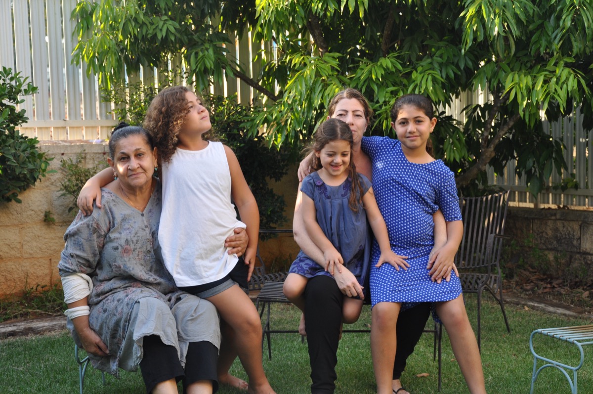 משפחה בגינה