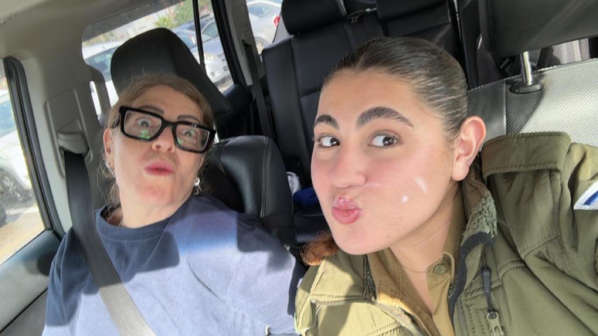 נועה ואמא ברכב